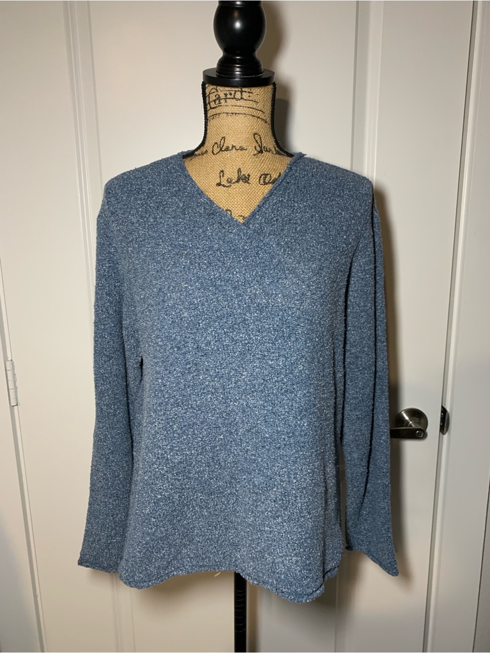 Columbia Blue V-Neck Boucle Sweater Size M